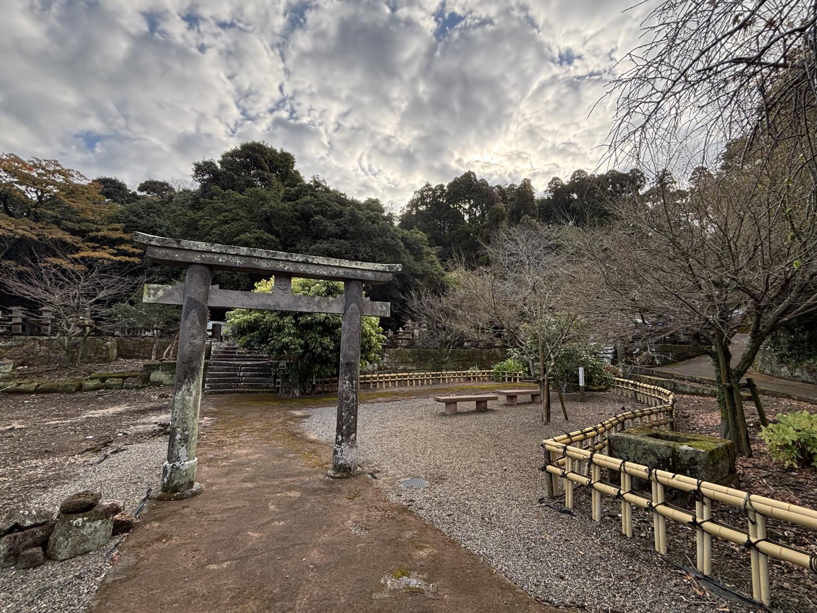 今和泉島津家墓地-5