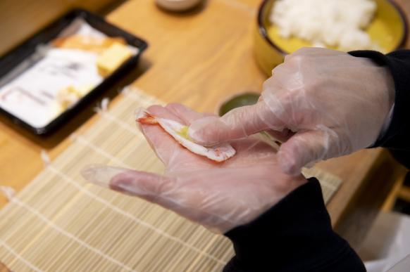 Make your own sushi! A sushi chef experience-4